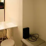 Warm Studio Apartment In A Charming Neighbourhood