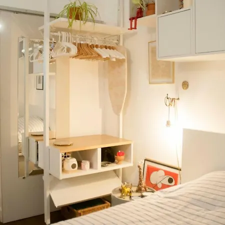 Warm Studio In A Charming Neighbourhood Apartment *