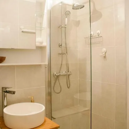 Warm Studio In A Charming Neighbourhood * Parigi