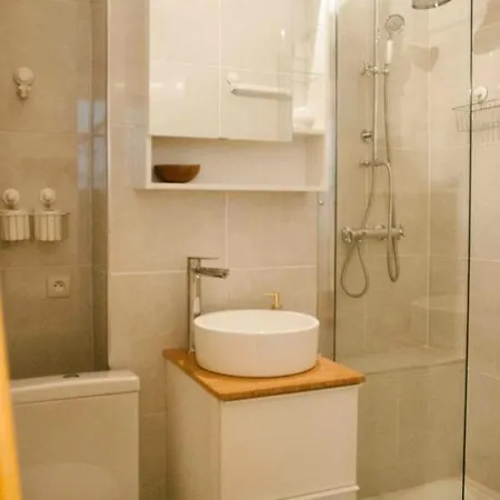 Appartamento Warm Studio In A Charming Neighbourhood *