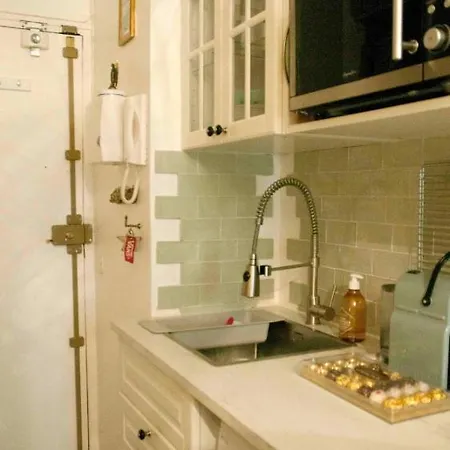 Warm Studio In A Charming Neighbourhood Appartamento Parigi